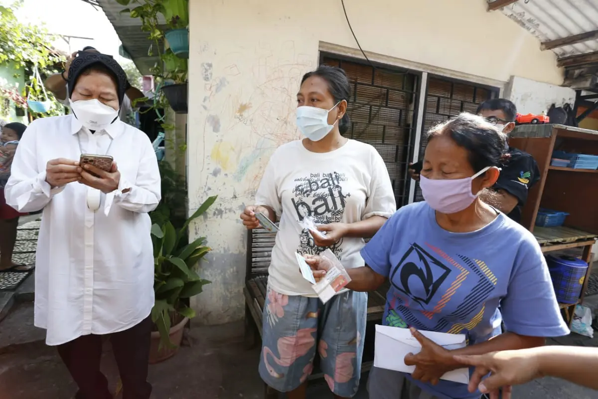 Pastikan Penyaluran Bansos Cepat dan Tepat Sasaran, Mensos Cek Langsung Penerima Bansos