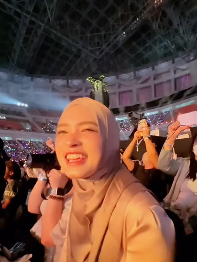 Inara Rusli nonton Golden Disc Awards 2024 di Jakarta, Sabtu (6/1). [Foto: Instagram/mommy_starla]