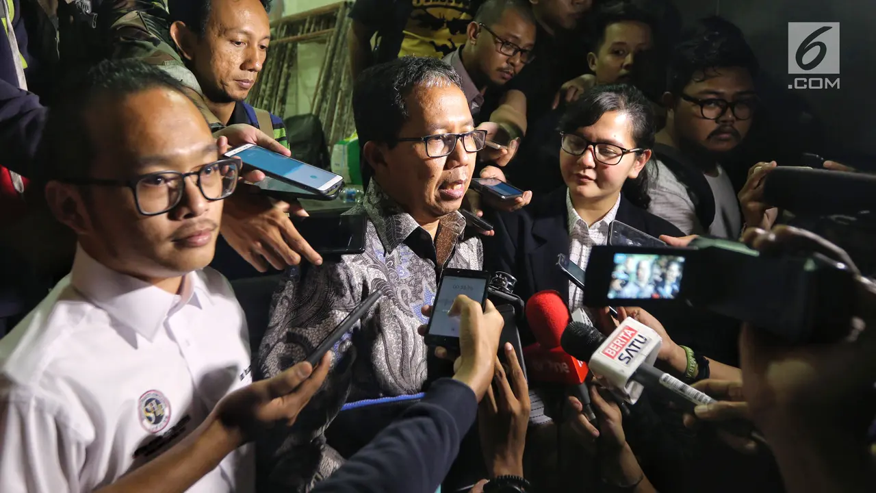 Diperiksa 11 Jam oleh Satgas, Begini Ekspresi Plt Ketua Umum PSSI