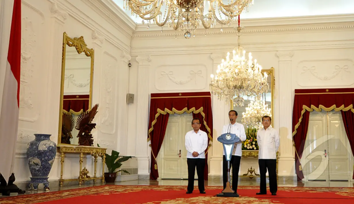 Presiden Jokowi akan memberhentikan Abraham Samad dan Budi Widjojanto memimpin KPK dan diganti dengan Taufiqurrahman Ruki, Indriyanto Senoadji, dan Johan Budi sebagai Plt pimpinan KPK, Istana Negara, Jakarta, Rabu (18/2/2015). (Liputan6/Faizal Fanani)