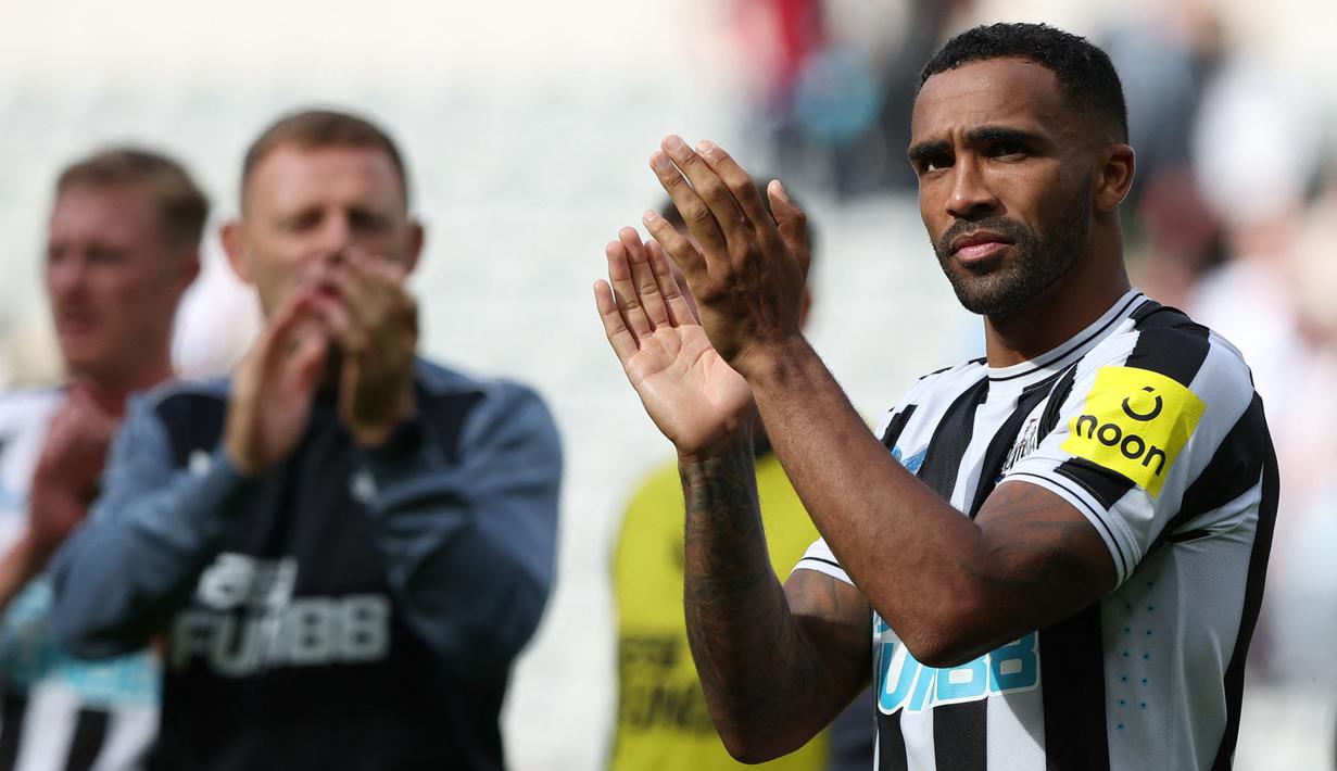 Callum Wilson tengah berapi-api pada musim ini. Penyerang berkebangsaan Inggris tersebut berhasil mempersembahkan 6 gol dan 2 assist dalam 9 penampilannya di Liga Inggris. Wilson sendiri didatangkan ke St. James Park pada bursa transfer musim panas 2020 lalu dari Bournemouth. Ia dibeli Newcastle dengan harga 25 juta euro. (AFP/Nigel Roddis)