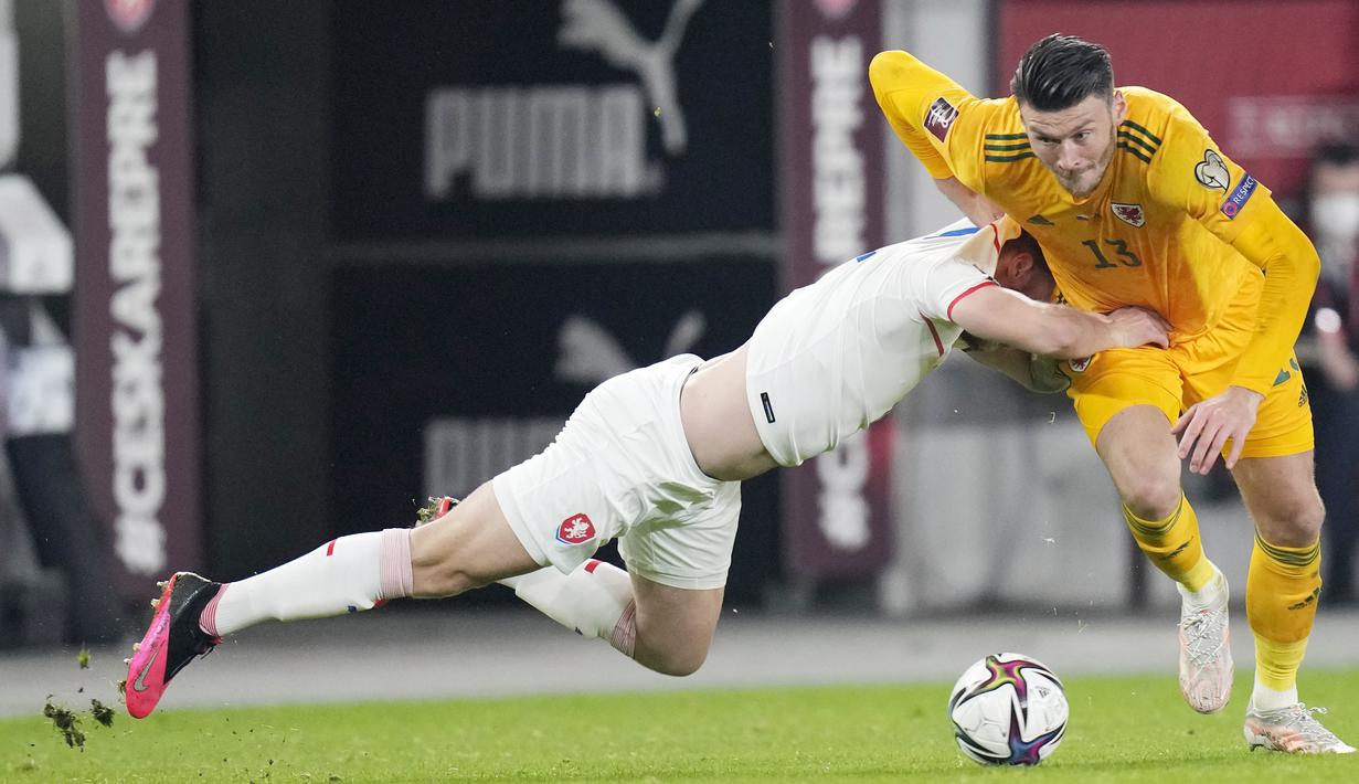 Statistik mencatat bahwa duel Republik Ceska kontra Wales berjalan cukup seimbang. Wales unggul tipis dalam penguasaan bola dengan 51 persen. (AP/Petr David Josek)
