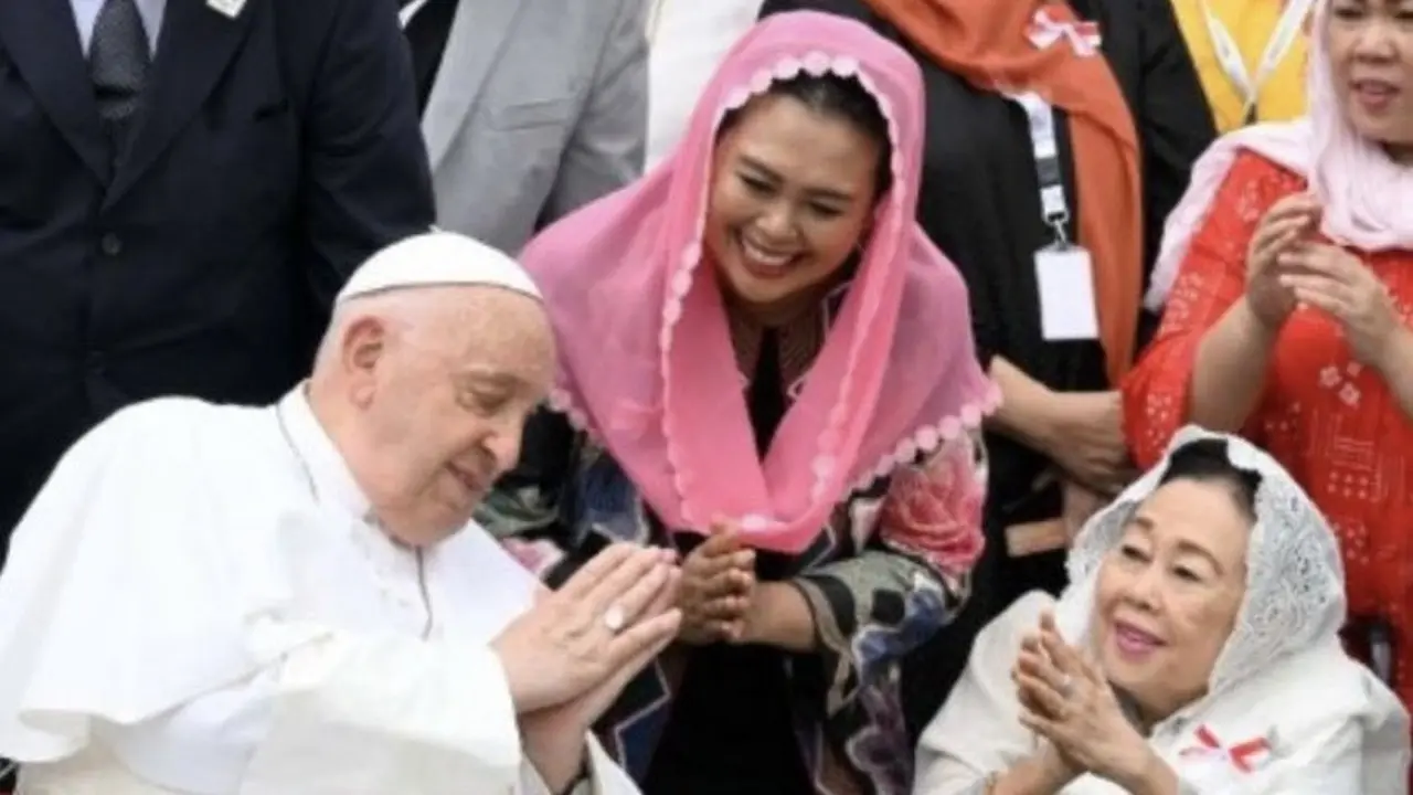 Yenny Wahid dan Sri Mulyani Bertemu Paus Fransiskus di Masjid Istiqlal