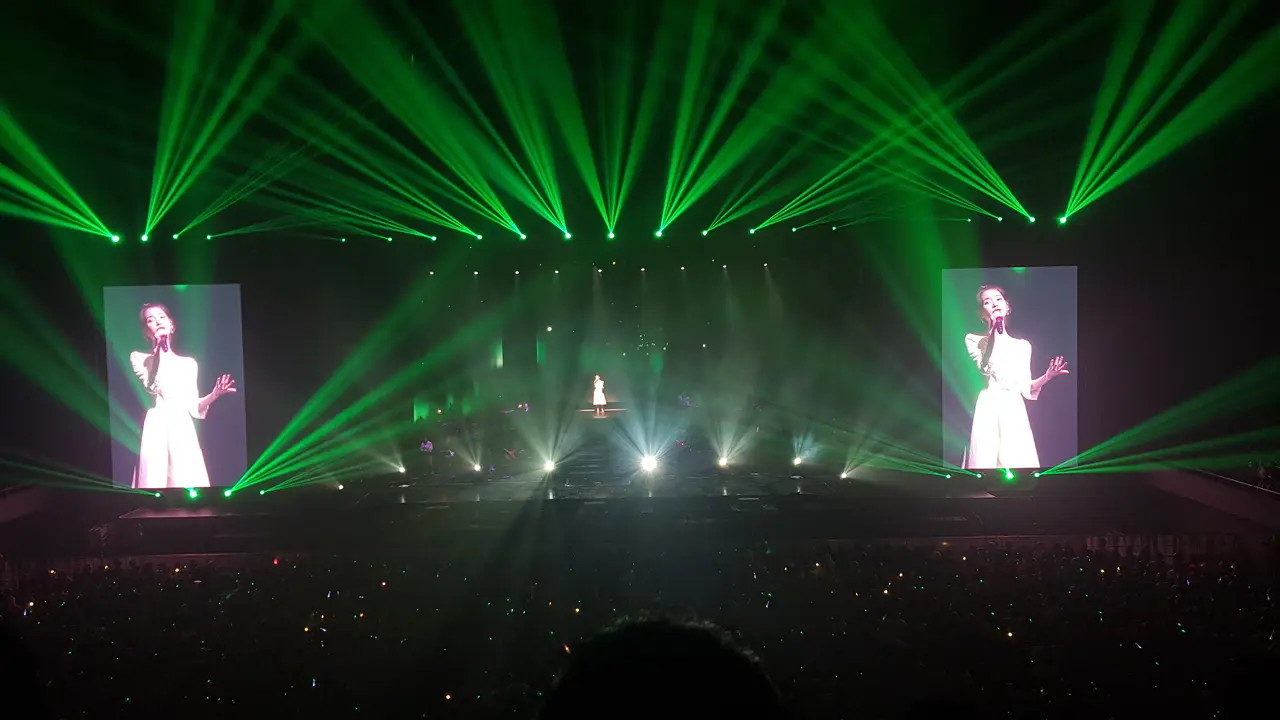 Konser IU "Love Poem" di Jakarta. (Ratnaning Asih/ Liputan6.com)