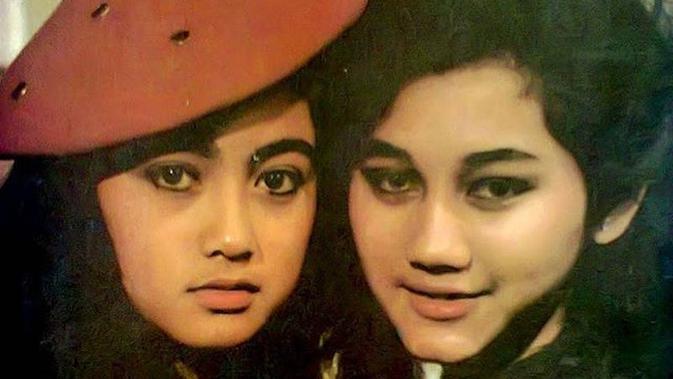 Foto Jadul Desy Ratnasari-Nike Ardilla Menuai Beragam ...