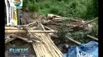 Truk bermuatan pasir terguling usai menabrak sedan dan warung penjual durian di Jalan Raya Sumberagung, Kecamatan Grati, Kabupaten Pasuruan pada Minggu sore (23/02/20). Truk yang dikemudikan Sunarip, warga Lumajang dari arah Probolinggo-Pasuruan.