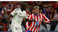 Bek kiri Real Madrid Ferland Mendy dibayangi gelandang Atletico Madrid Rodrigo de Paul (X/La Liga)