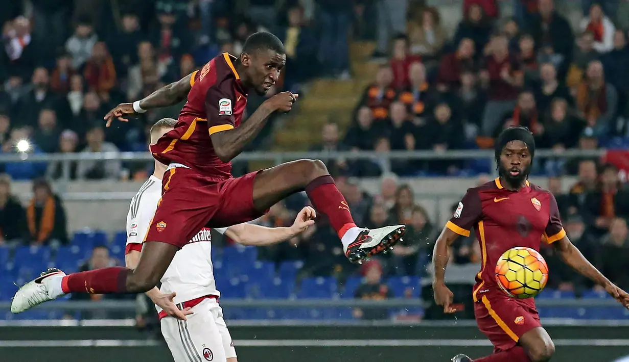 Tindakan rasialisme di Italia ditengarai menjadi alasan utama Antonio Rudiger menerima pinangan Chelsea. (EPA/Alessandro Di Meo)