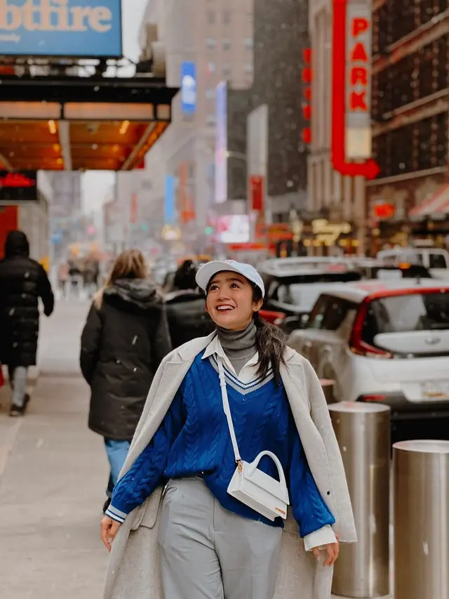 6 Gaya Penampilan Febby Rastanty di New York, Curi Perhatian
