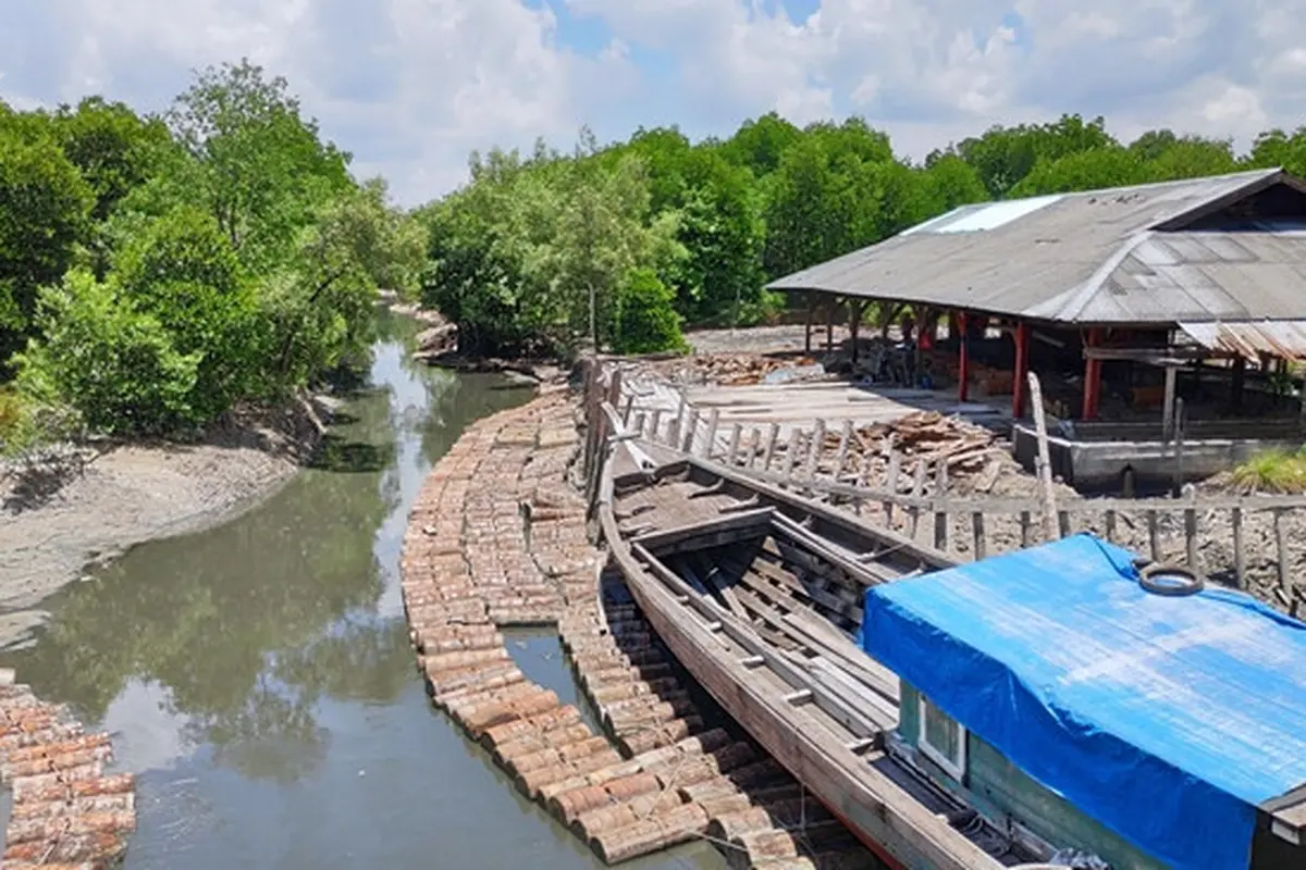 Kilang sagu di Kepulauan Meranti yang menjadi tumpuan masyarakat di lahan gambut.