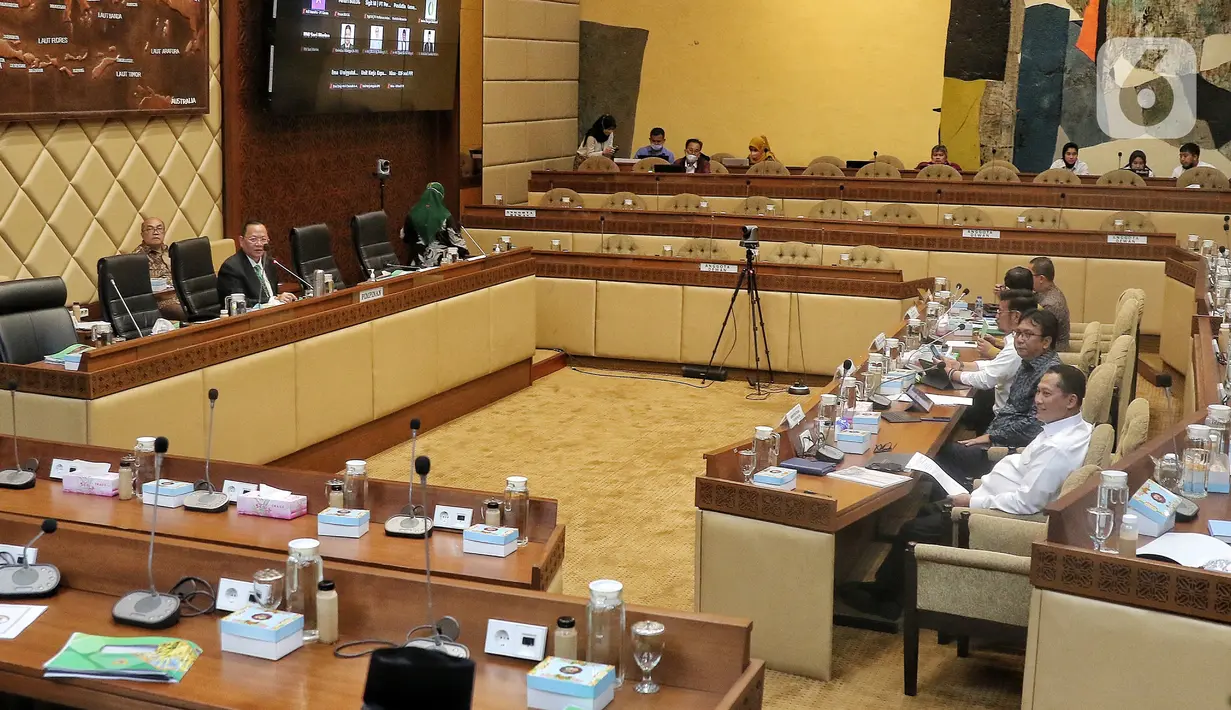 Menteri Pertanian Syahrul Yasin Limpo bersama dengan Kepala Badan Pusat Statistik (BPS), Margo Yuwono dan Direktur Utama Perum Bulog Budi Waseso saat RDPU dengan Komisi IV DPR di Jakarta, Rabu (7/12/2022). Dalam RDPU tersebut membahas  penjelasan mengenai data angka sementara produk komunitas pangan serta komoditas lainnya. (Liputan6.com/Angga Yuniar)