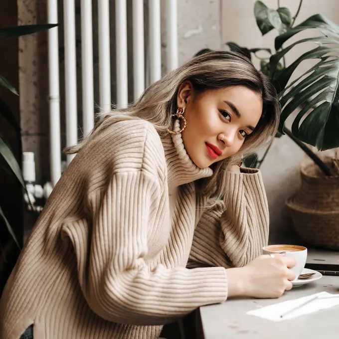 Merayakan Hari Perempuan Internasional dengan Koleksi Lipstik Matte Bertekstur Glitter