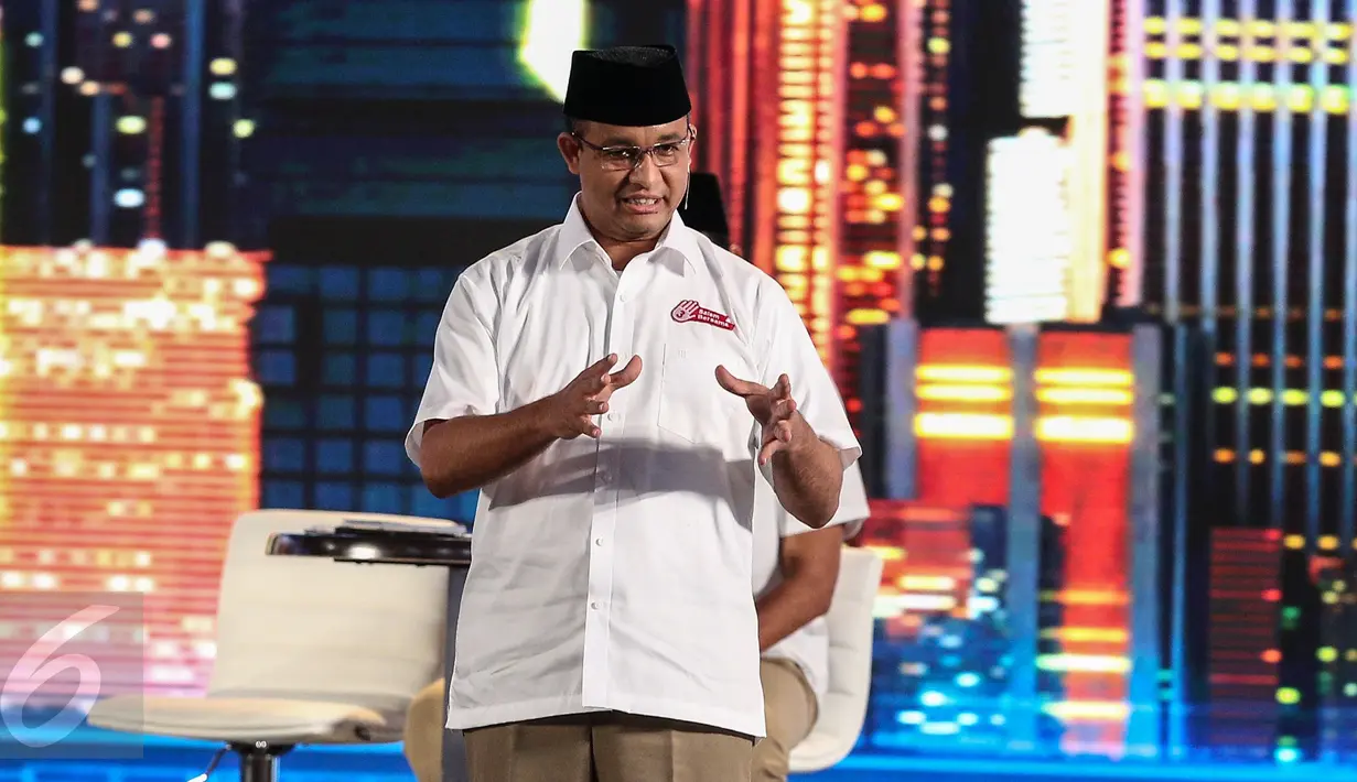 Cagub DKI nomor urut tiga Anies Baswedan saat memberikan pemaparan pada Debat Cagub DKI Putaran Kedua di Hotel Bidakara, Pancoran, Jakarta, Jumat (27/1). (Liputan6.com/Faizal Fanani)
