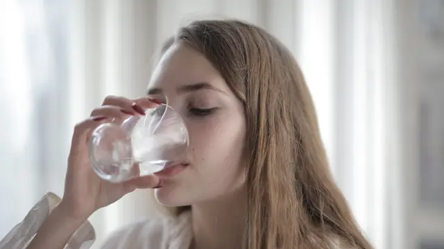 Minum Air Putih Penting Setelah Bangun
