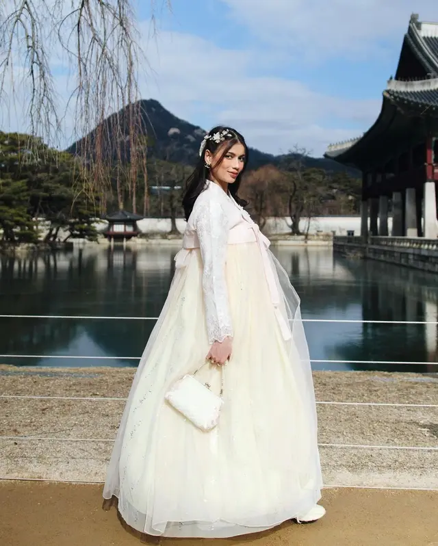 5. Para netizen pun memuji penampilan Sabrina ini.