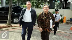 Mantan Direktur Utama PT Pelindo II Richard Joost Lino saat tiba di KPK, Jakarta, Jumat (5/2). RJ Lino diperiksa terkait dugaan kasus korupsi pengadaan quay container crane (QCC) tahun 2010. (Liputan6.com/Helmi Afandi)