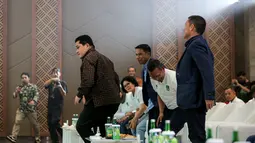 Ketua umum PSSI, Erick Thohir menghadiri konferensi pers Pegadaian Liga 2 2024/2025 yang berlangsung di The Gade Tower, Senen, Jakarta, Selasa (03/09/2024). (Bola.com/Bagaskara Lazuardi)