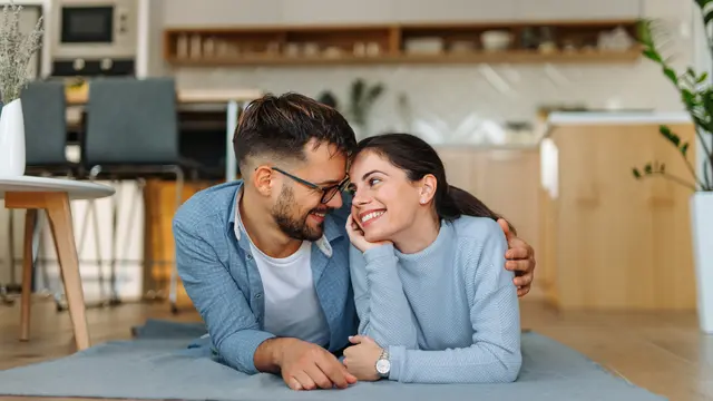 perempuan dan pasangan 2 september di rumah