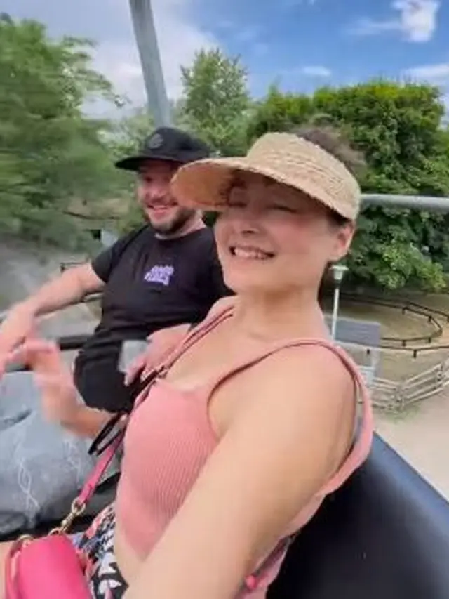 Dewi Rezer masih terlihat awet muda (Instagram/rezerdewi)