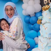Desy Ratnasari dan anak [Instagram/desyratnasariterdepan]