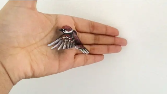 Gadis Tuna Rungu Ini Bikin Lukisan 3D di Tangan, 7 Hasilnya Kreatif Banget