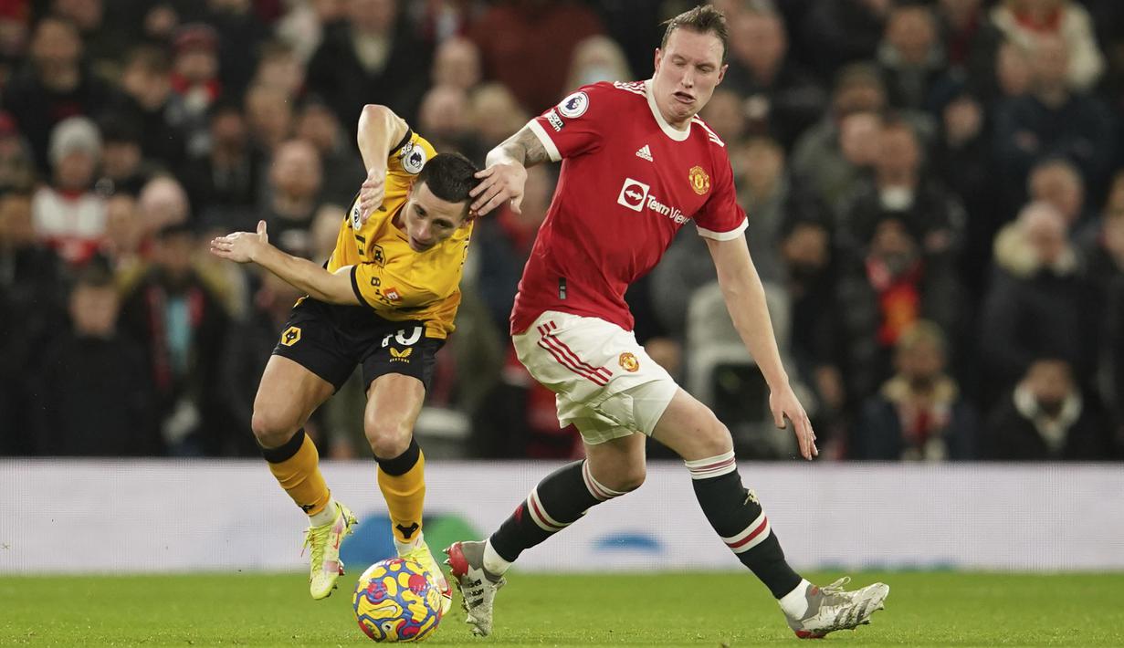 Pada laga ini, Ralf Rangnick memberi kesempatan bagi Phil Jones untuk tampil sebagai starter. Sementara itu, Cristiano Ronaldo ditunjuk menjadi kapten tim. (AP/Dave Thompson)