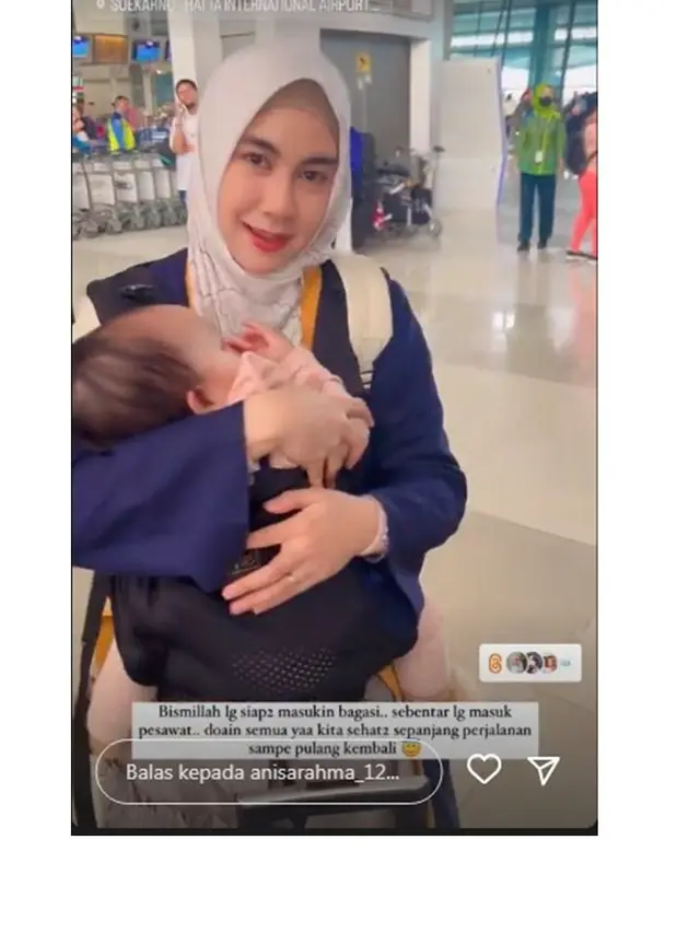 8 Momen Anisa Rahma dan Anandito Dwis Ajak Anak Kembar Jalani Umroh, Curi Perhatian