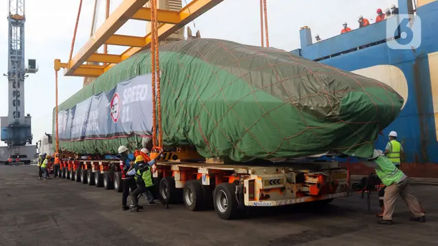 Rangkaian Kereta Cepat Jakarta - Bandung Tiba di Pelabuhan Tanjung Priok