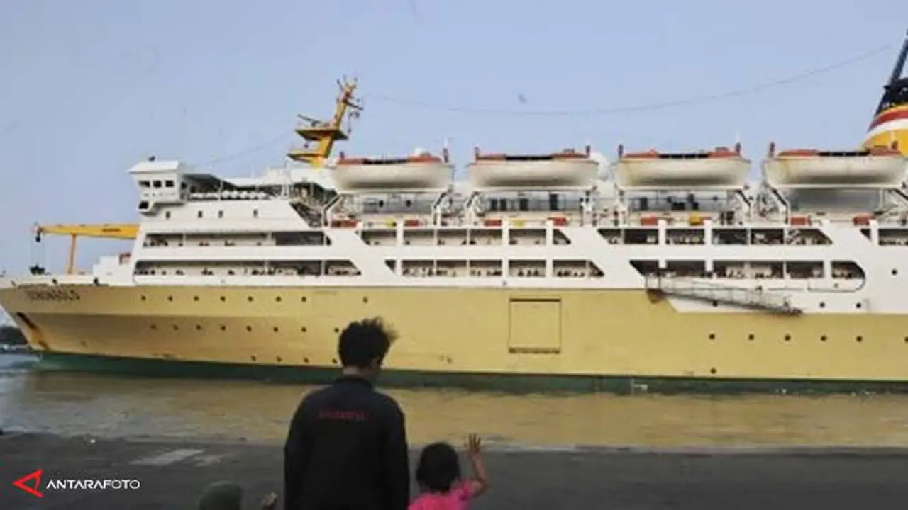 pelabuhan-teluk-bayur-131004c.jpg