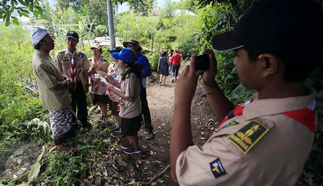 Sejumlah siswa saat mengikuti pelatihan jurnalistik dalam rangka HUT ke-3 Jojoners, Bali, Jumat (27/1). Tema  HUT ke-3 Jojoners 'Tri Hita Karana' yang  bermakna hubungan antar manusia, alam dan Tuhan. (Liputan6.com/Angga Yuniar)