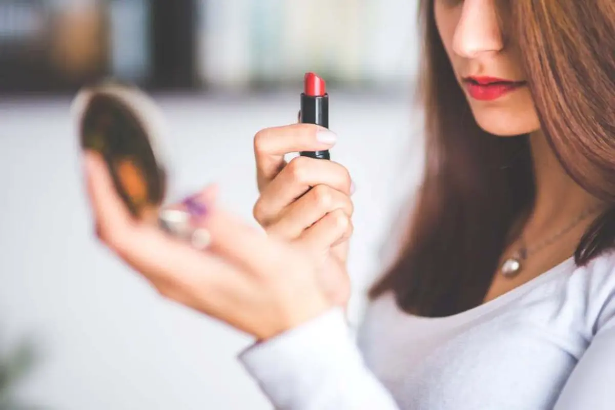 Ingin ke Kantor dengan Flawless Makeup, Lihat Tutorial ini
