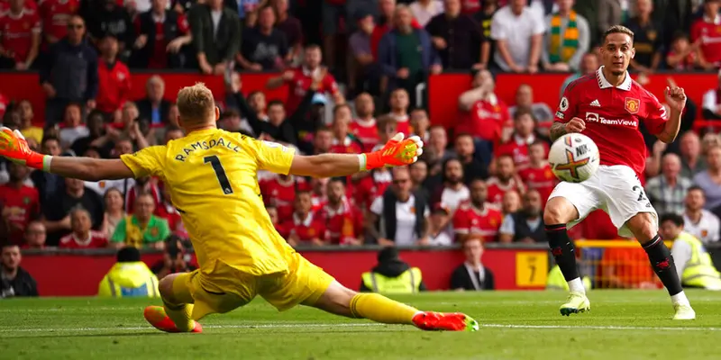 Manchester United Taklukkan Arsenal di Old Trafford