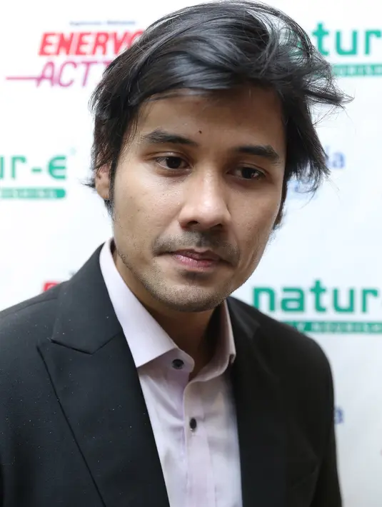 Lantas apa alasan Chicco Jerikho memutuskan untuk bekerja dibalik layar. Saat berbincang dengan Bintang.com beberapa waktu lalu, ia menjelaskan alasannya terlibat sebagai produser. (Galih W. Satria/Bintang.com)