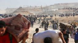 Pergerakan pengungsian warga Gaza kian meningkat seiring gencarnya serangan udara dan darat Israel di pusat kota tersebut. (Eyad BABA/AFP)