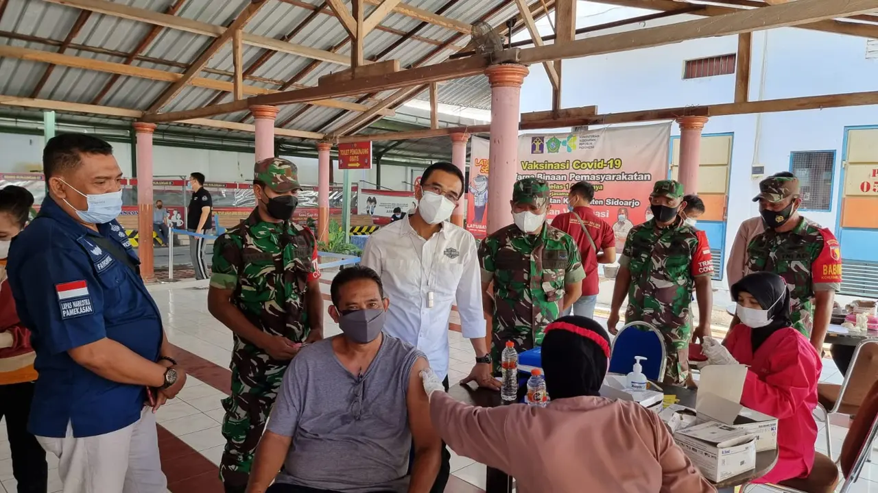 Vaksinasi booster di Lapas Porong. (Dian Kurniawan/Liputan6.com)