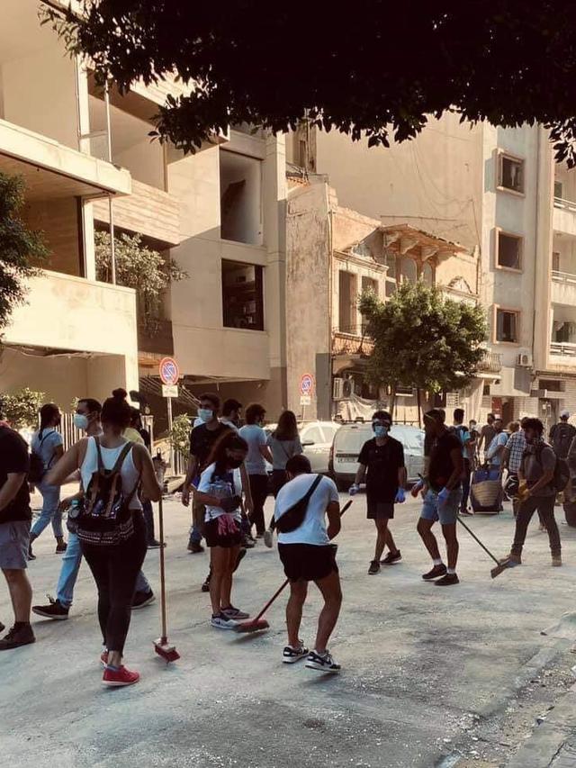 6 Momen Warga Lebanon Gotong Royong Bersihkan Kota Sisa Ledakan, Bikin Salut