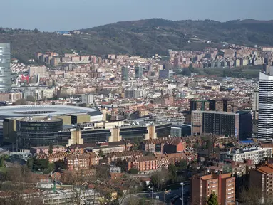 Pada gelaran Euro 2020 (Euro 2021), Spanyol mendapatkan kehormatan untuk menjadi salah satu tuan rumah. Uniknya, jika mayoritas negara mengirimkan perwakilan stadion ibu kota, Spanyol justru menggunakan stadion yang terletak di Kota Bilbao ini. (Foto: AFP/Ander Gillenea)