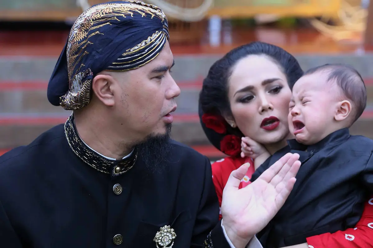 [Bintang] Ahmad Dhani - Ahmad Syailendra Airlangga - Mulan Jameela