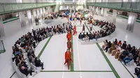 Demo Koleksi Spring/Summer Lacoste 2026, Hall Eiffel Disulap Jadi Instalasi Ruang Loker