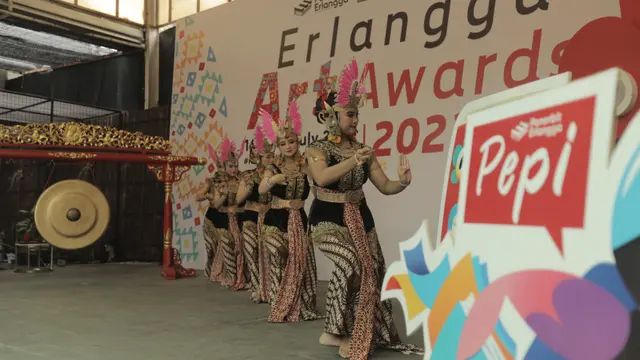 Suasana pembukaan pemeran seni Erlangga Art Awards Goes to Jogja 2022. (Foto: Dok. Koleksi Penerbit Erlangga).