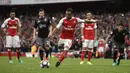 Proses terjadinya gol penalti Arsenal yang dicetak Santi Cazorla ke gawang Southampton. Kemenangan Arsenal baru terwujud pada babak injury time melalui gol penalti Santi Cazorla. (Reuters/Dylan Martinez)