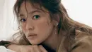 “Aku percaya jika cinta dan pengorbanan satu sama lain serta perubahan di sekitar kita merupakan hal terpenting untuk sekarang ini,” tutur Song Hye Kyo seperti diwawancara dengan W Korea. (Instagram/kyo1122)