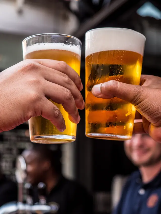 ilustrasi mengonsumsi alkohol membuat susah tidur/pexels