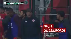 Berita Video, Pelatih Klub Liga Meksiko Ini Ikut Melakukan Selebrasi Usai Mendapat Kartu Merah
