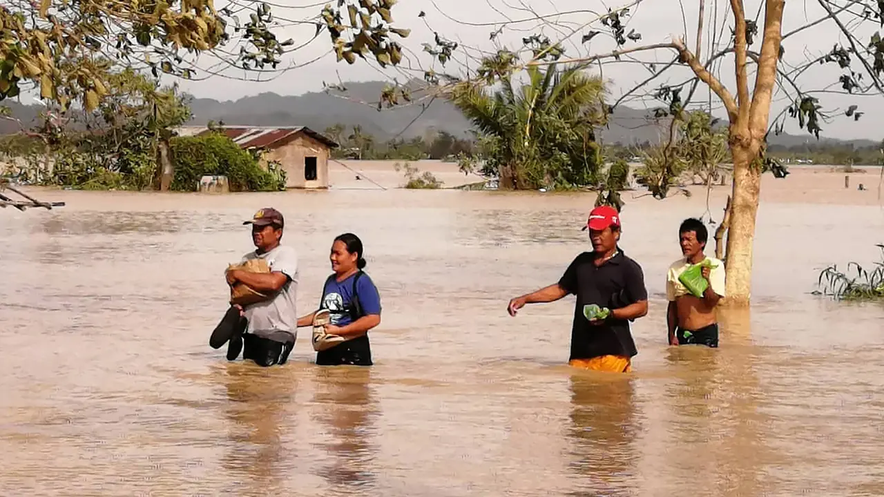 Terjangan Topan Phanfone Kacaukan Perayaan Natal di Filipina