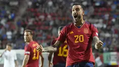 Pemain Spanyol Joselu merayakan setelah mencetak gol kedua timnya selama pertandingan sepak bola semifinal UEFA Nations League antara Spanyol dan Italia di Stadion De Grolsch Veste, Enschede, Belanda, Kamis (15/6/2023). (AP Photo/Martin Meissner)