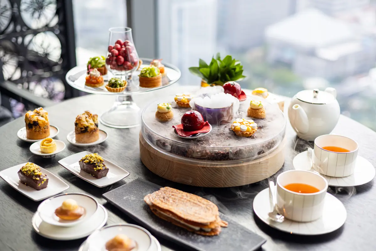 Uniknya Afternoon Tea dengan Sajian Kue Cantik Multisensori yang Menyenangkan