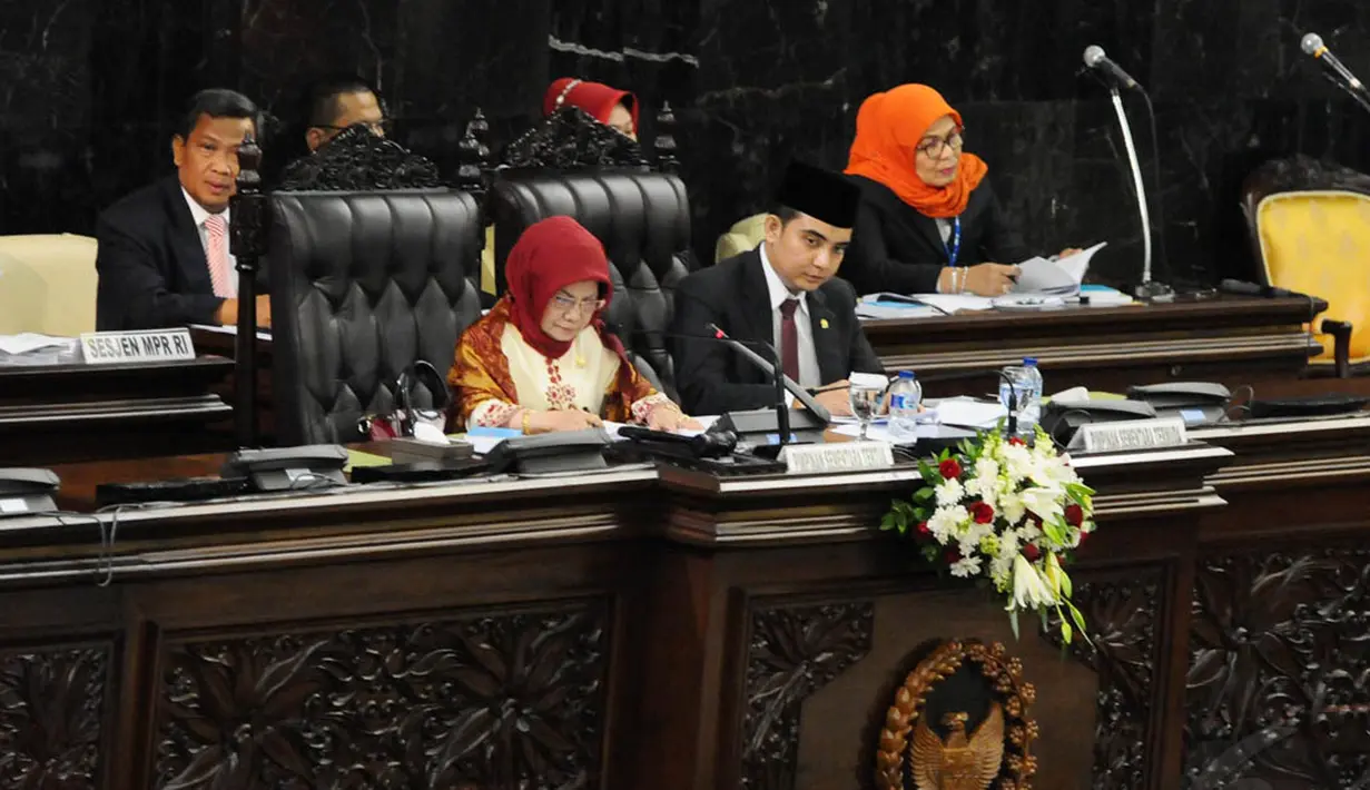 Rapat paripurna MPR ini dipimpin anggota DPD Maimanah Umar dan anggota DPR Fraksi Gerindra Ade Rezki Pratama, Jakarta, (7/10/14). (Liputan6.com/Andrian M Tunay) 