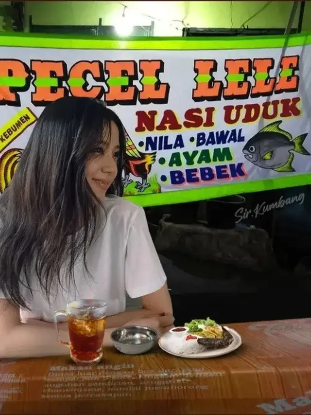 6 Editan Foto Jika Blackpink Makan di Pecel Lele dan Warteg Ini Kocak
