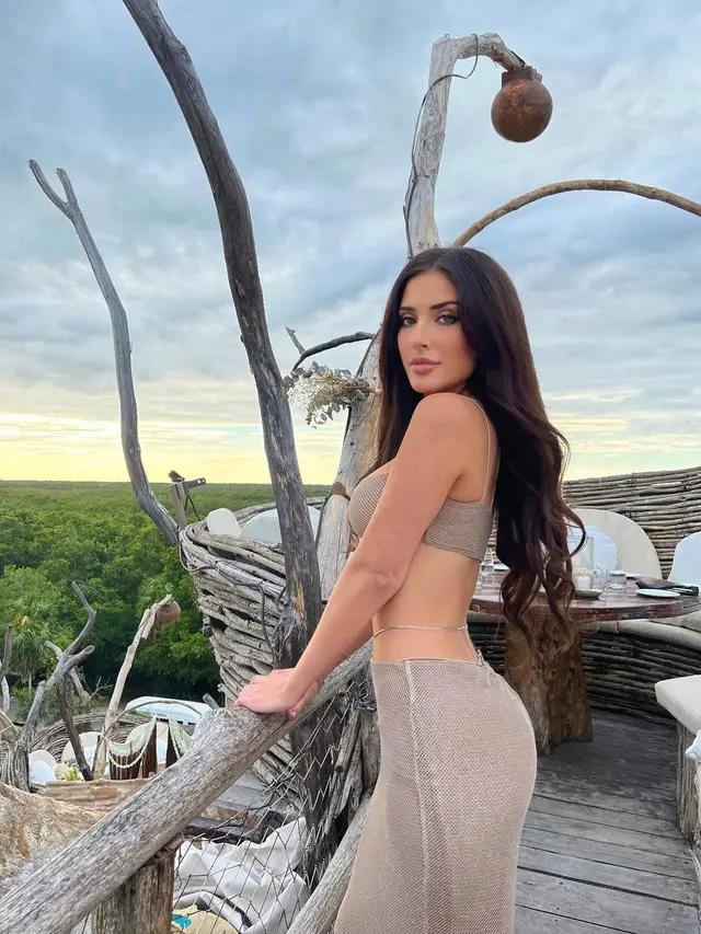 Potret Sumner Stroh Model yang Mengaku Jadi Selingkuhan Adam Levine Selama Setahun